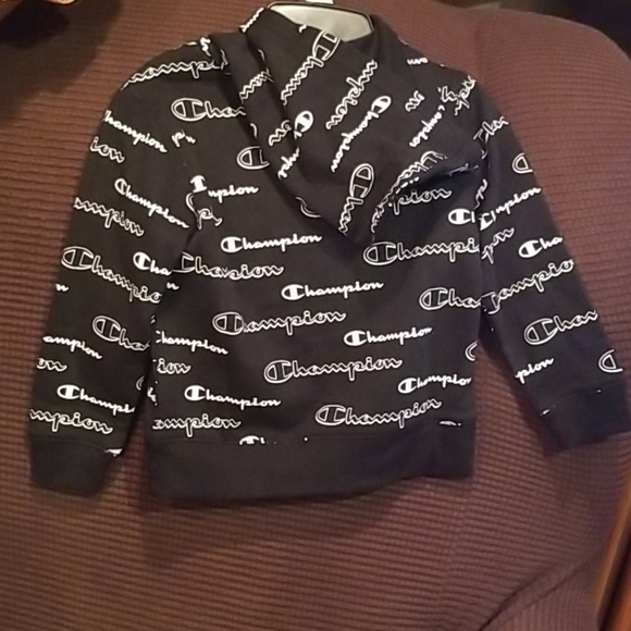 NEW Kids black Champion hoodie.. Size 4 & 5 - Picture 4 of 5